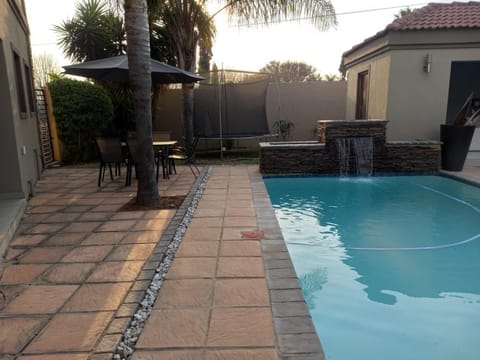 REALJOY GUEST SUITES Bed and Breakfast in Pretoria