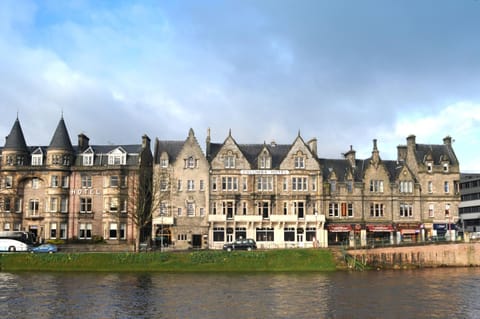 Facade/entrance, River view, Street view, Area and facilities