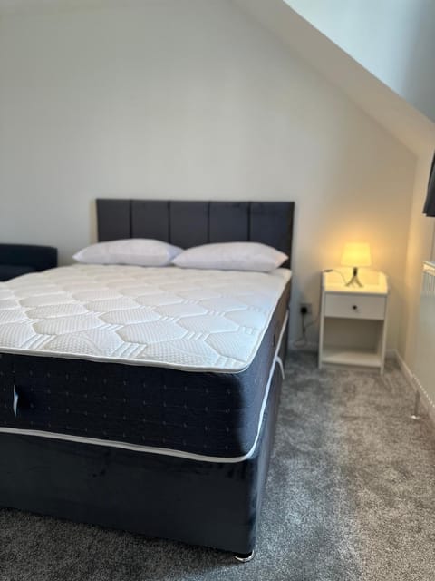 Dartford Luxurious House with Parking - Netflix - Wi-Fi Apartment in Dartford