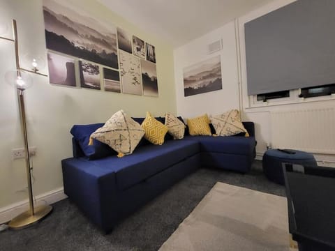 3 Bed House, free parking. Great for work crews - Stay Sleep Rest Condo in Nottingham