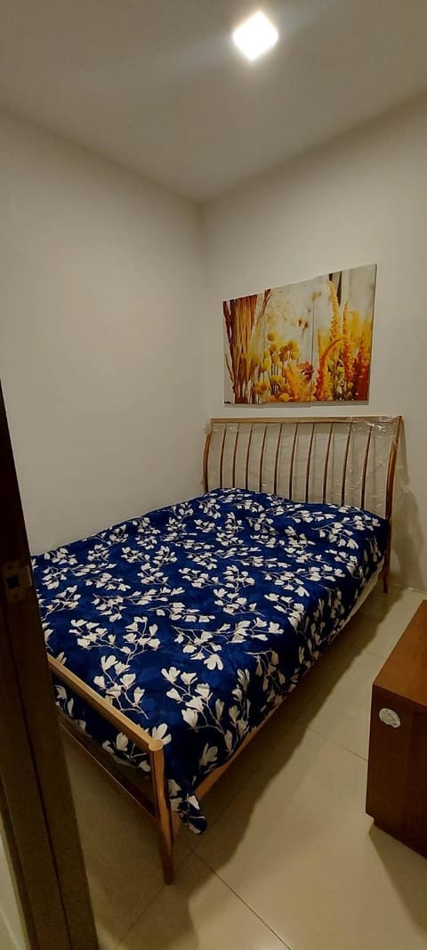 2 Bedroom with Balcony/ Family Room Apartment hotel in Mandaluyong
