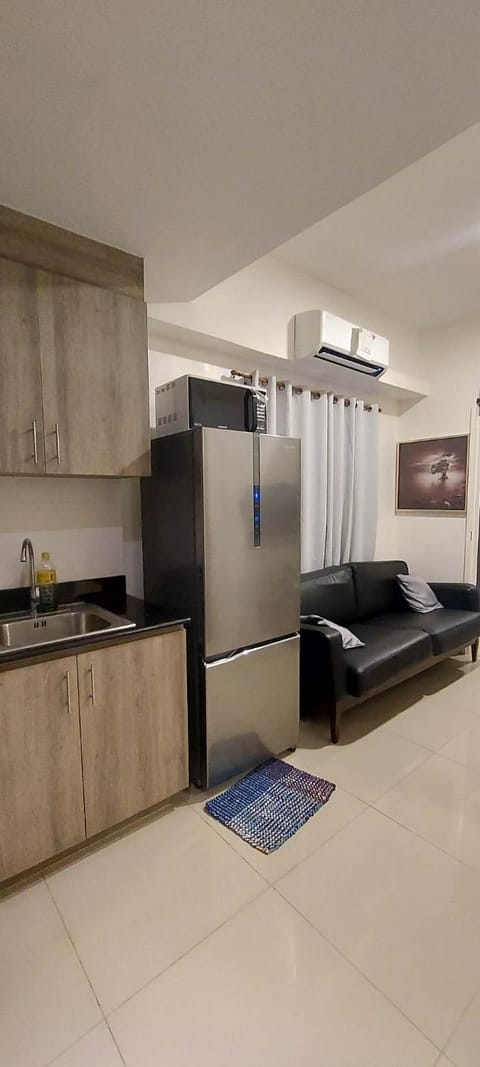 2 Bedroom with Balcony/ Family Room Aparthotel in Mandaluyong