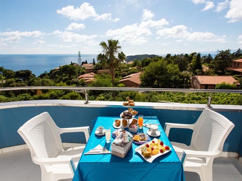 Natural landscape, Garden, View (from property/room), Balcony/Terrace, Sea view, Breakfast, Italian breakfast, room service