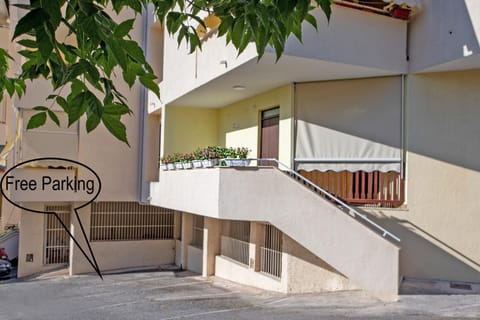 Inner courtyard view, Parking