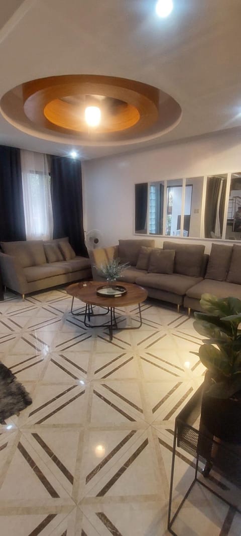 Maison Dos 3 bedroom, with 200mbps internet speed, netflix and aircon House in Antipolo