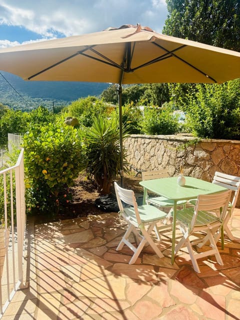 Patio, Natural landscape, Garden, View (from property/room), Dining area, Garden view, Mountain view