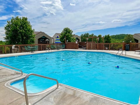 Walk-In Lake View Condo - Near Silver Dollar City - Free Attraction Tickets Included - WP10-3 Haus in Indian Point