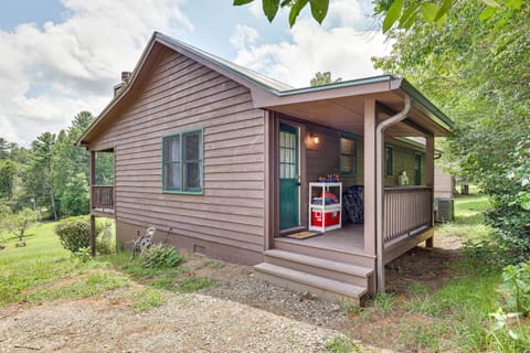 Blairsville Cabin with Fire Pit and Grill! House in Union County