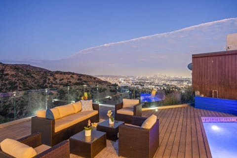 Hollywood Hills Infinity Villa Chalet in Hollywood