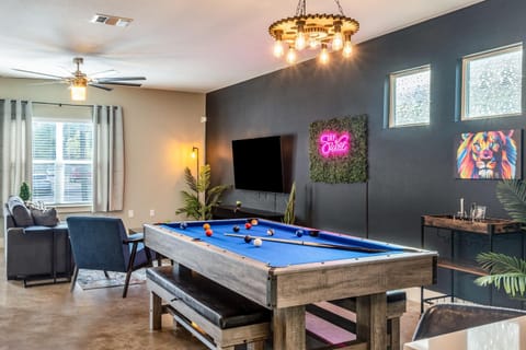 Billiard, Game Room