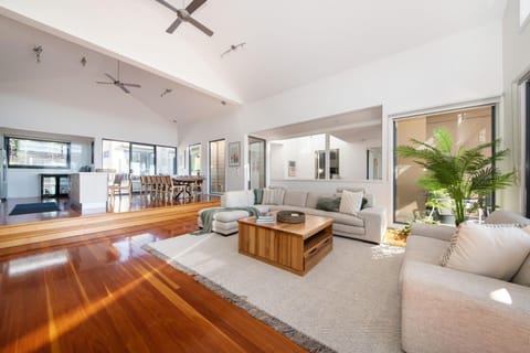 Living room, Dining area, fireplace