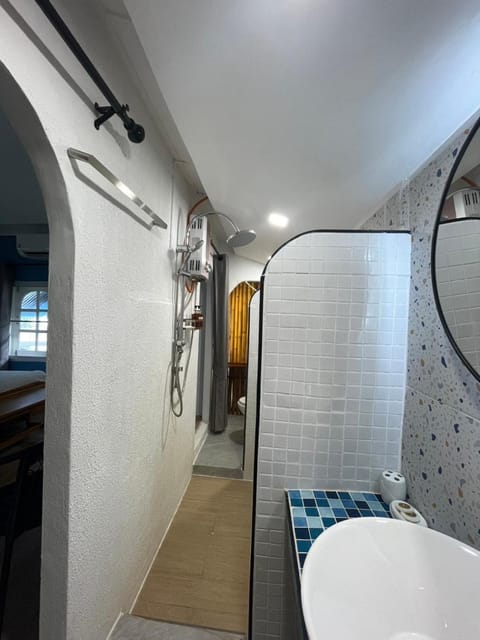 Bathroom, Photo of the whole room