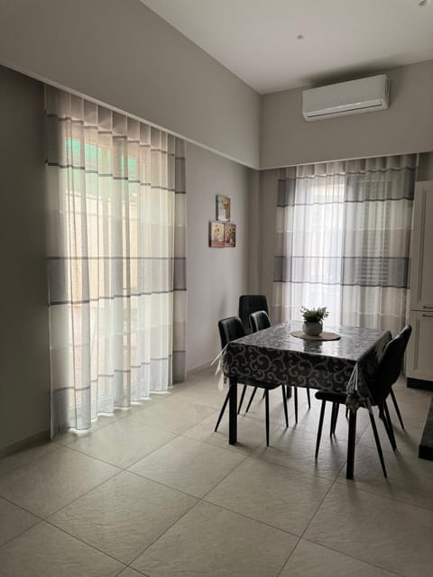 Living room, Seating area, Dining area, air conditioner