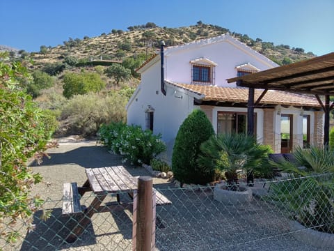 Property building, Patio, Natural landscape, Garden, Garden view, Mountain view