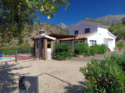 Property building, Natural landscape, Garden, Garden view, Mountain view