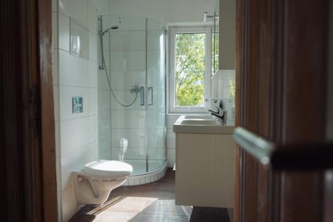 unique: 5 bedroom - 2 Bathroom - kitchen - central Condo in Bremerhaven
