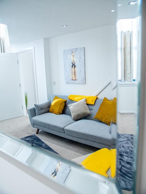 Stylish Spacious 1 Bedroom Apt At Dealhouse Apartment in Huddersfield