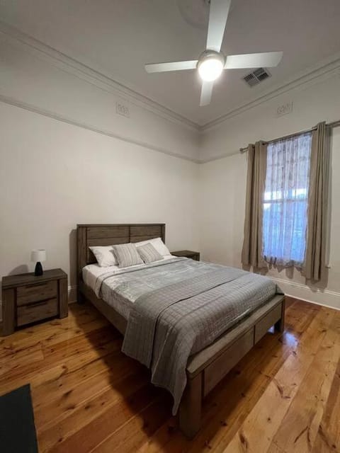 Close to CBD Renovated Cottage House in Adelaide