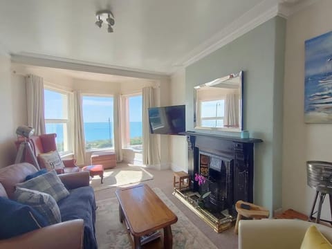 By the beach, pet friendly, stunning views apartment Apartment in Pwllheli