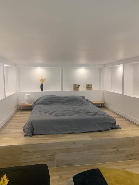 Bed, Photo of the whole room