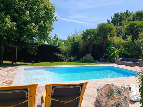 Près golfs et plages piscine chauffée Moradia in Bidart