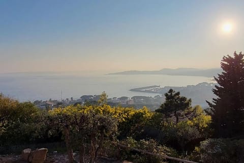 Magnificent panoramic sea view! Villa in Roquebrune-sur-Argens