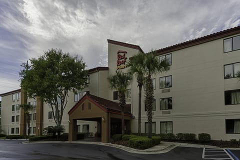 Red Roof Inn PLUS + Gainesville Hotel in Gainesville