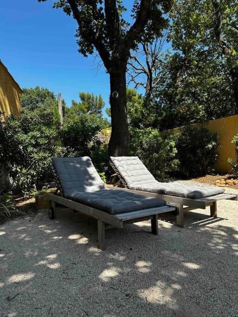 Studio avec mezzanine et jardin Apartment in Rochefort-du-Gard