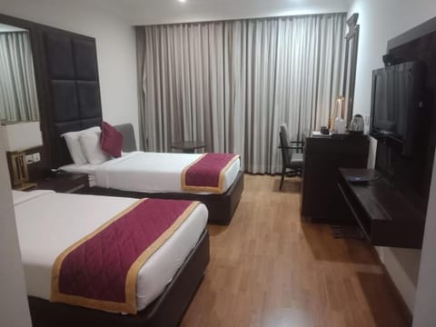 Hotel Comfortel Banjara Hills- Free Buffet breakfast- Multi Cuisine Restauran Hotel in Hyderabad