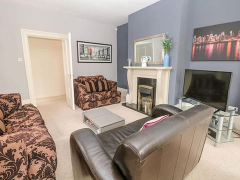 Central 2 Bed Ground floor Appt Condo in The Pavilion Gardens