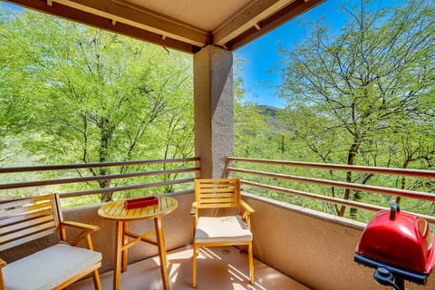 Tucson Oasis Heated Pool, Tennis Court, Hiking! Condo in Catalina Foothills
