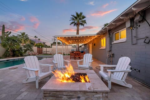 Friendly Lounge w Pool & Grill - 5 Mins from Old Town House in Scottsdale