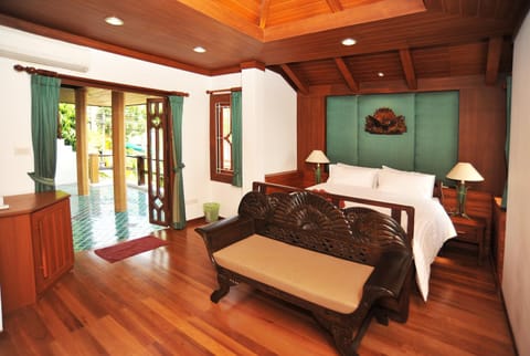 Villa Melitta, Pool, Beach, 360-SeaViews, 6-bed Thai Luxury on Best Location in Samui Villa in Ko Samui