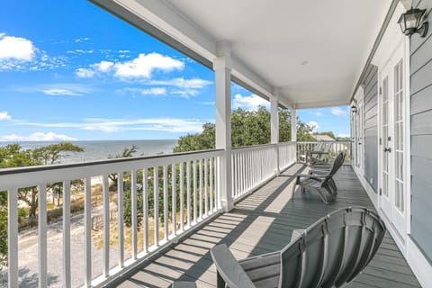 Pelican View Beach House - Private Beach!! Condo in Mississippi