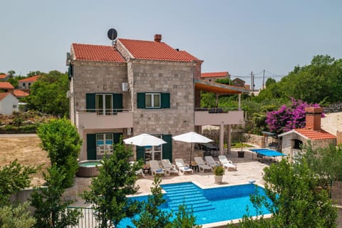 Property building, Patio, Day, Garden view, Swimming pool