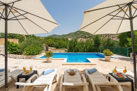 Patio, Day, Balcony/Terrace, Mountain view, Pool view, Swimming pool, sunbed