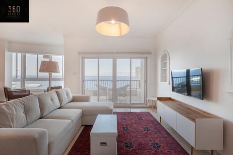 Breathtaking Seafront 3BD w/ Balcony, Sliema coast by 360 Estates Eigentumswohnung in Sliema