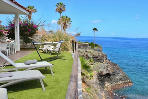 Patio, Garden, Balcony/Terrace, Seating area, Sea view, towels