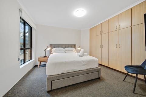 2-Bed with Pool, BBQ, Tennis Court & Parking Condominio in Canberra