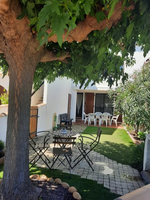 Garden, Dining area