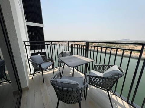Elegant Victorian Retreat in Yas with Full sea view Condo in Abu Dhabi