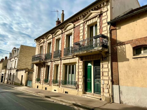 Property building, Street view