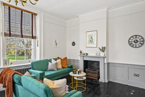 LiveStay - London Chiswick Apartments with Free Parking Condo in London Borough of Richmond upon Thames
