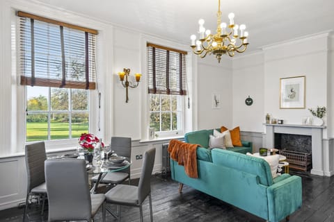 LiveStay - London Chiswick Apartments with Free Parking Condo in London Borough of Richmond upon Thames