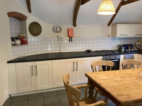 Stable Cottage - near Lulworth Cove House in Purbeck District
