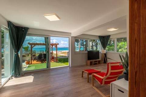 Day, Natural landscape, View (from property/room), Living room, Seating area, Garden view, Sea view