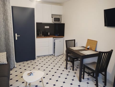 Studio plain pied avec terrasse tout proche mer Apartment in Courseulles-sur-Mer