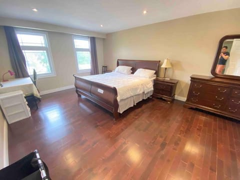 Lovely house in a nice community Chalet in Markham