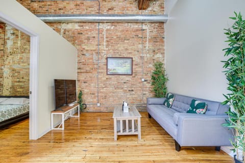 Central Chicago Loft Walk to Soldier Field! Apartment in South Loop