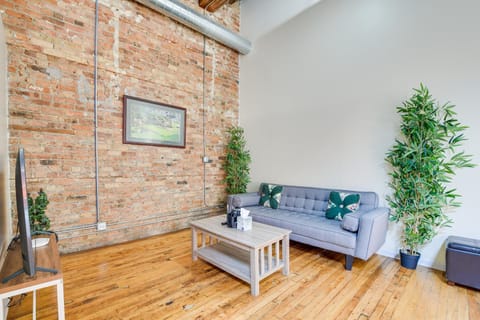 Central Chicago Loft Walk to Soldier Field! Apartment in South Loop